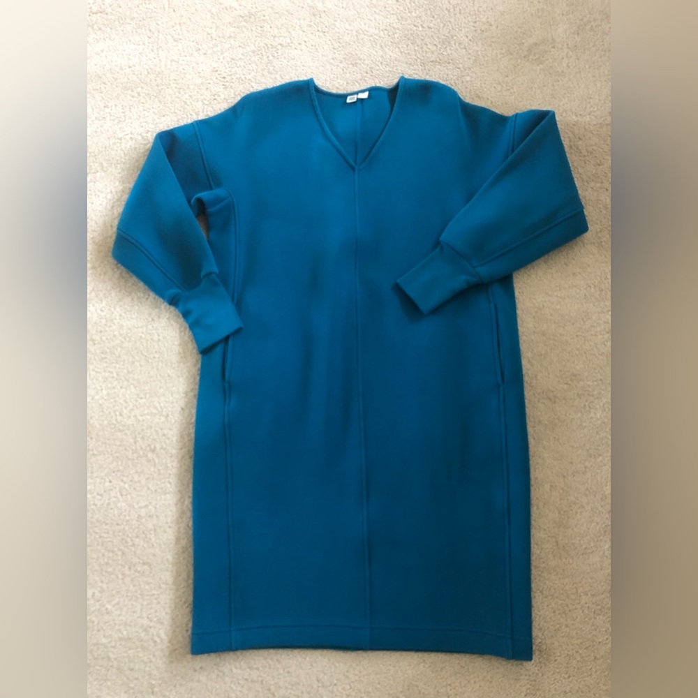 Uniqlo U scuba like feel v neck long sleeve dress s pockets